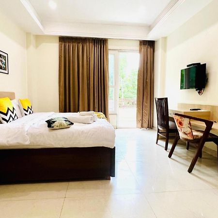 Bluo Studio1 Golf Course Road, Gym, Balcony Garden Gurgaon Exterior foto